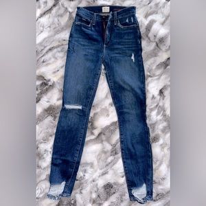 Alice + Olivia👖😍skinny distressed jean size 25 excellent condition!